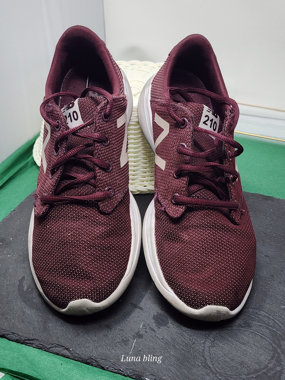 Women's Nike Lightweight Running Sneakers in Burgundy